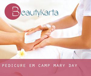 Pedicure em Camp Mary Day